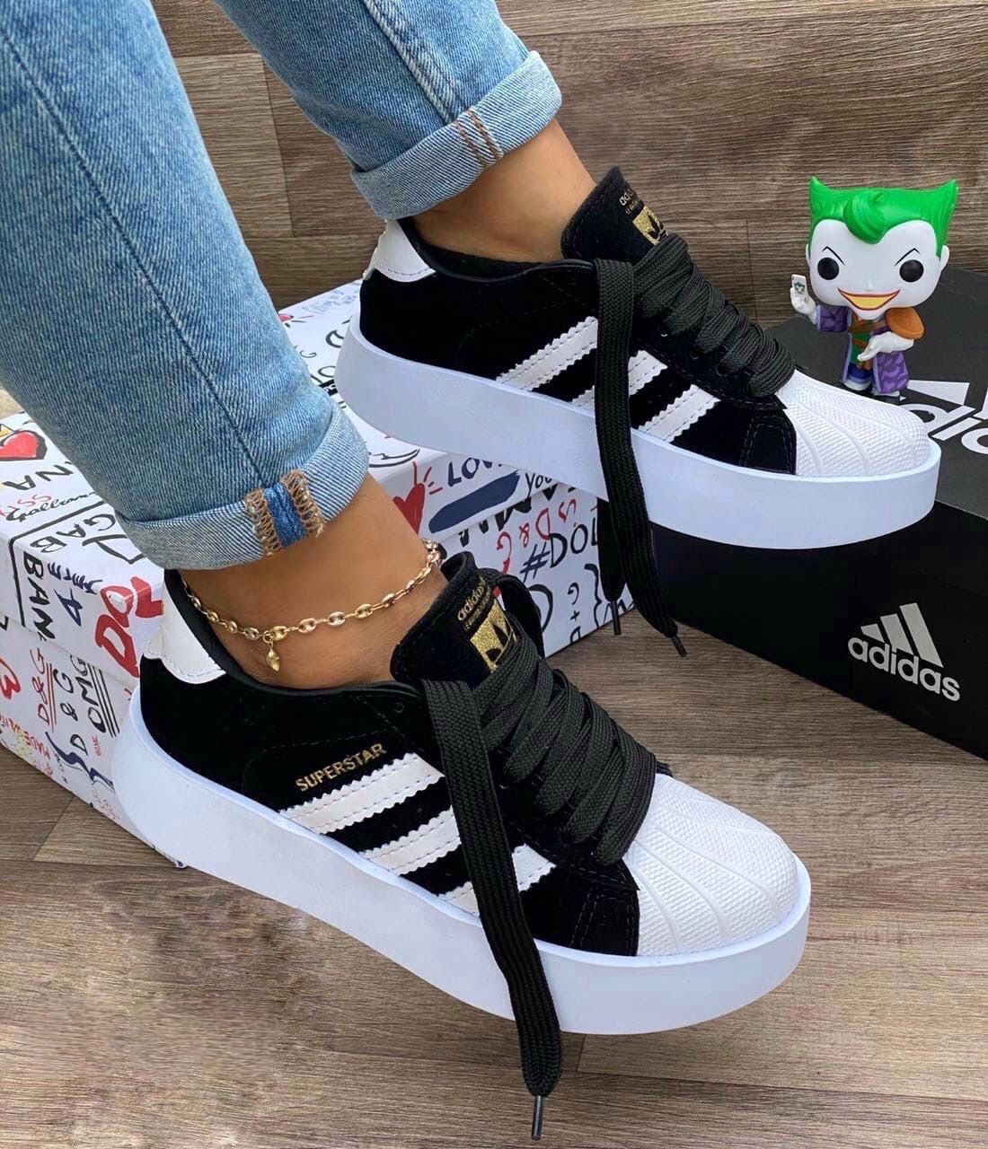 Tenis Adidas Mujer: Tecnología, Estilo y Máximo Confort